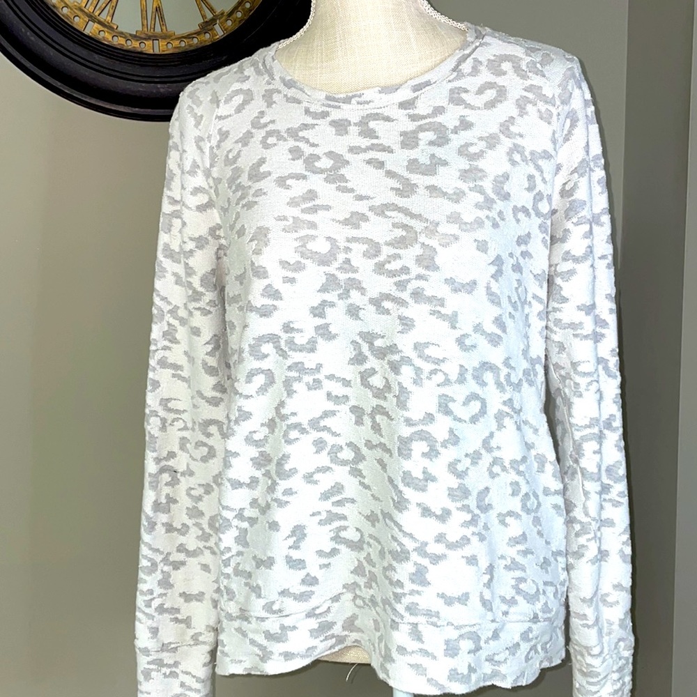 Gap Medium Sweatshirt. Cheetah print. Cream and gray.